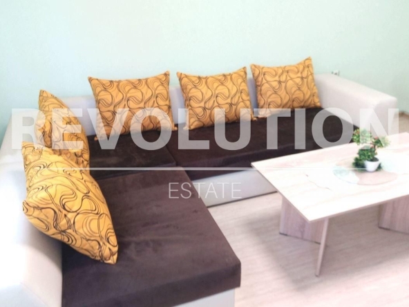 Дава се под наем Тристаен апартамент в Варна, Център - 94 кв.м за 1100 € - Снимка #1