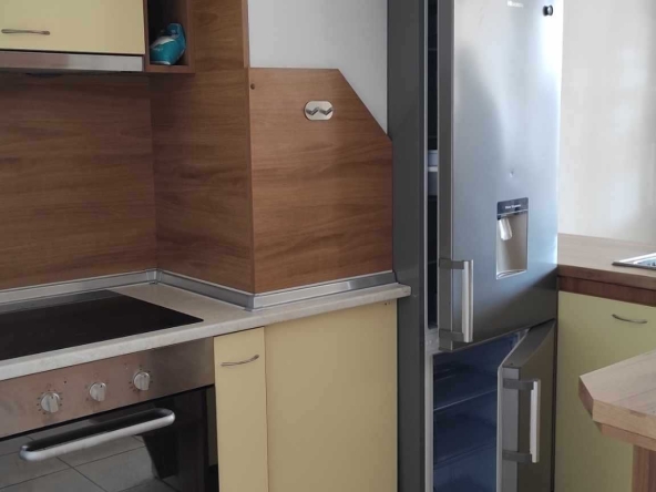 Тристаен апартамент в Варна, Чайка - 132000 кв.м за 2 €/кв.м - Снимка #1