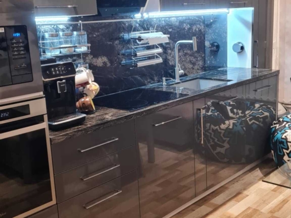 Дава се под наем Тристаен апартамент в Русе, Център - 66 кв.м за 499.8 € - Снимка #1