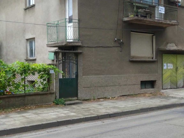 Къща в Лом - 258 кв.м за 291 €/кв.м - Снимка #1