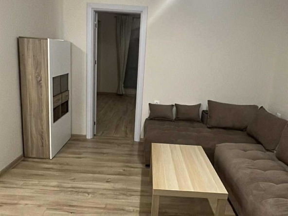 Дава се под наем Тристаен апартамент в Асеновград - 85 кв.м за 408 € - Снимка #1