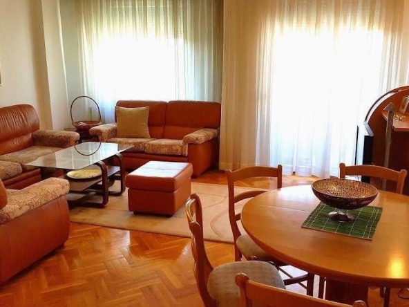 Дава се под наем Двустаен апартамент в Бургас, Лазур - 57 кв.м за 204 € - Снимка #1