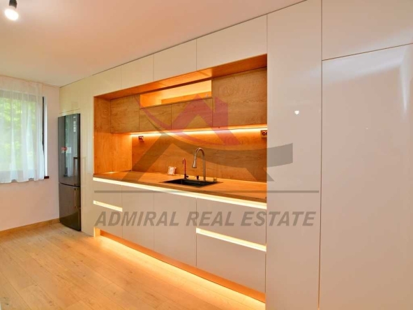 Тристаен апартамент в Варна, Автогара - 100 кв.м за 2390 €/кв.м - Снимка #1