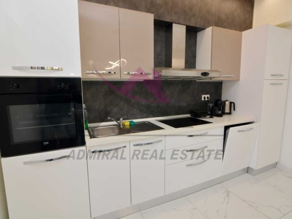 Дава се под наем Четиристаен апартамент в Варна, Център - 100 кв.м за 900 € - Снимка #1