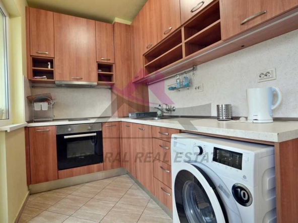 Дава се под наем Тристаен апартамент в Варна, Червен площад - 72 кв.м за 538.56 € - Снимка #1