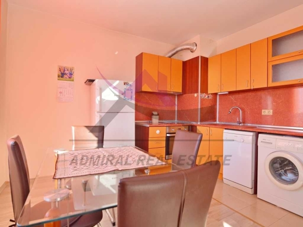 Дава се под наем Тристаен апартамент в Варна, Базар Левски - 80 кв.м за 448.8 € - Снимка #1