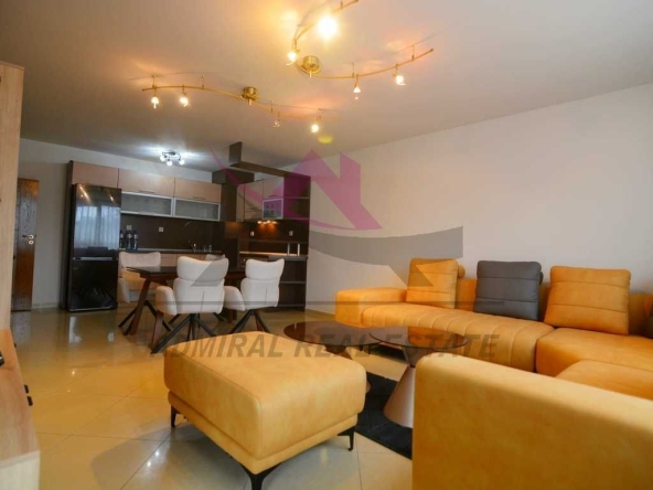Дава се под наем Тристаен апартамент в Варна, Център - 115 кв.м за 1196.97 € - Снимка #1