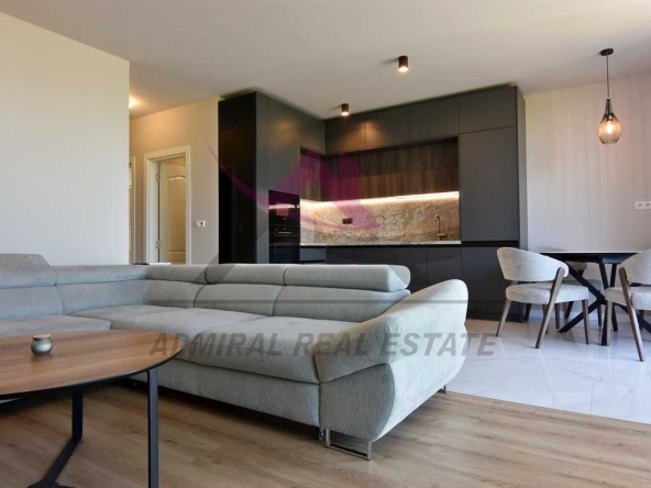 Дава се под наем Тристаен апартамент в Варна, Чайка - 100 кв.м за 1495.83 € - Снимка #1