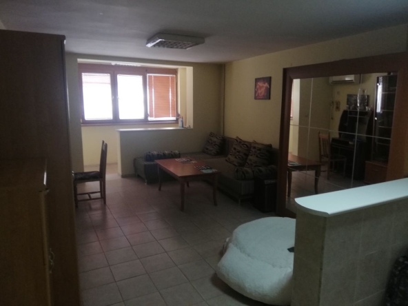 Дава се под наем Едностаен апартамент в Враца, Център - 50 кв.м за 448.8 € - Снимка #1