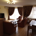 Дава се под наем Тристаен апартамент в Пловдив, Кършияка - 125 кв.м за 800 € - Снимка #1