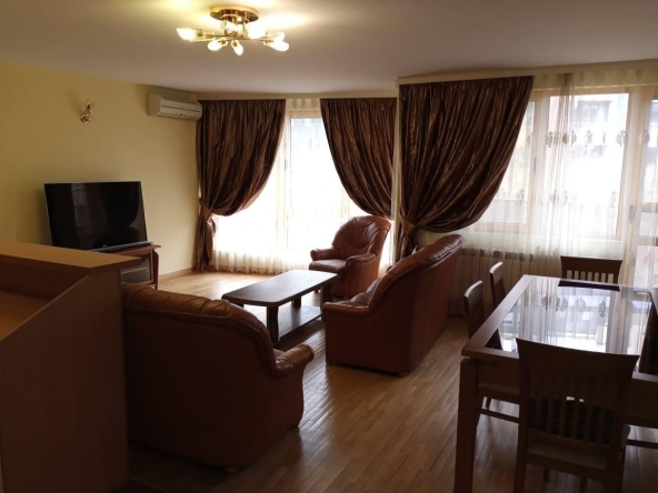 Дава се под наем Тристаен апартамент в Пловдив, Кършияка - 125 кв.м за 800 € - Снимка #1