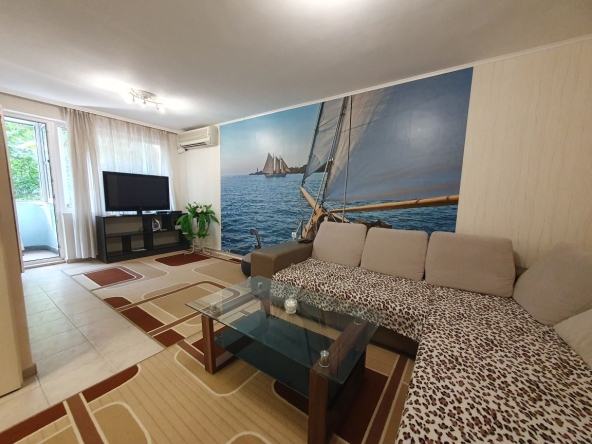 Дава се под наем Тристаен апартамент в Варна, Червен площад - 69 кв.м за 510 € - Снимка #1