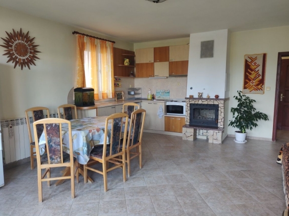 Дава се под наем Двустаен апартамент в Варна, Бриз - 70 кв.м за 612 € - Снимка #1