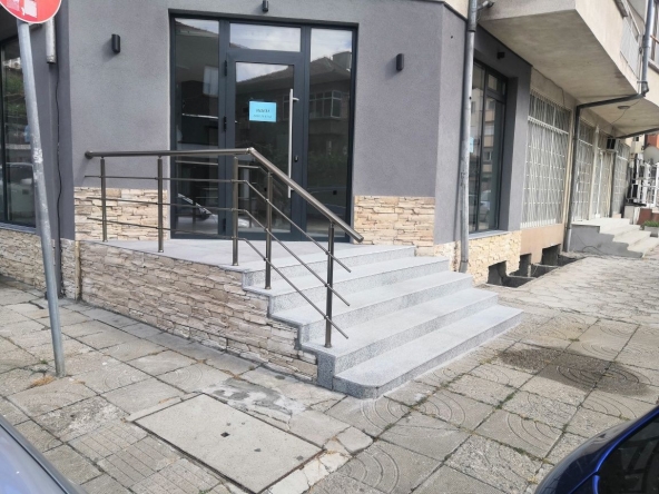 Дава се под наем Магазин в Благоевград, Идеален център - 40 кв.м за 290 € - Снимка #1