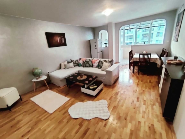 Дава се под наем Тристаен апартамент в София, Лозенец - 103 кв.м за 749 € - Снимка #1