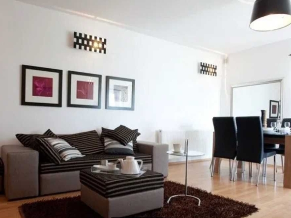 Дава се под наем Двустаен апартамент в Пловдив, Център - 43 кв.м за 178.5 € - Снимка #1