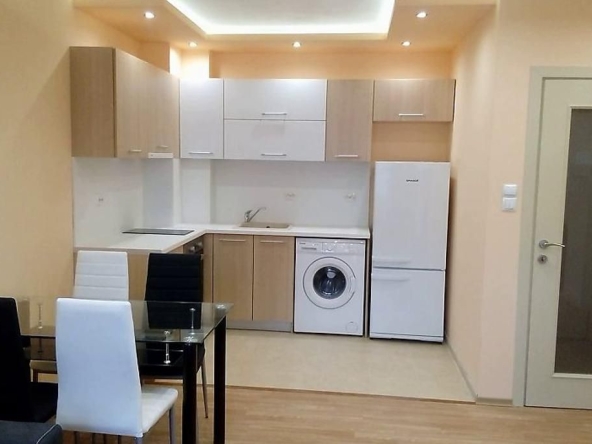 Дава се под наем Двустаен апартамент в Пловдив, Тракия - 70 кв.м за 375 € - Снимка #1