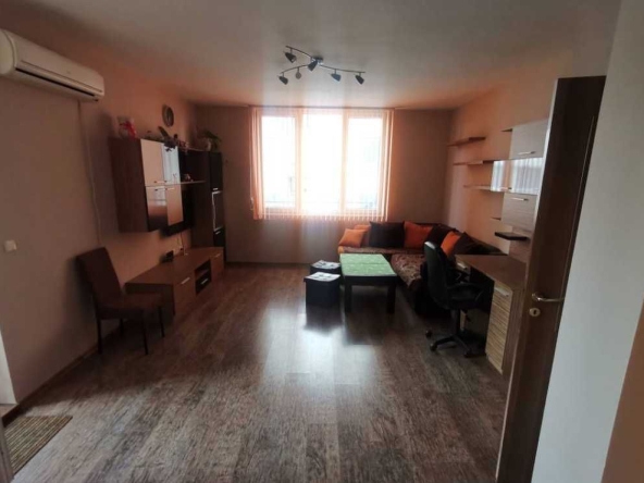 Дава се под наем Тристаен апартамент в Бургас, Славейков - 70 кв.м за 200 € - Снимка #1