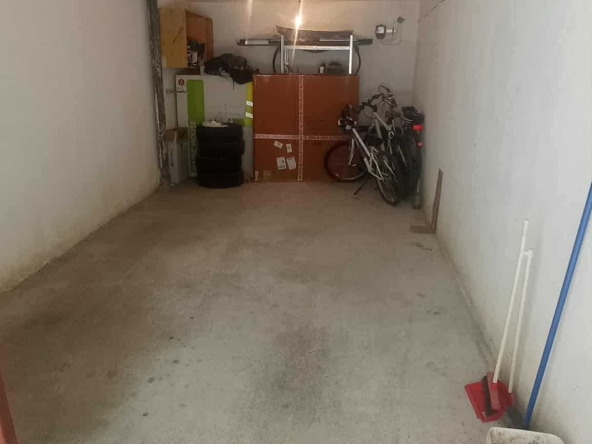 Дава се под наем Гараж / Паркомясто в Варна, Колхозен пазар - 22 кв.м за 153 € - Снимка #1