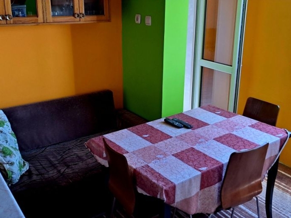 Дава се под наем Тристаен апартамент в Ловеч, Здравец - 68 кв.м за 255 € - Снимка #1