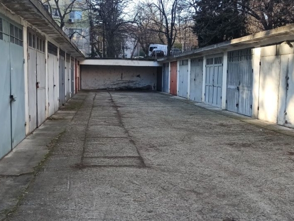 Дава се под наем Гараж / Паркомясто в Стара Загора, Център - 21 кв.м за 71.4 € - Снимка #1