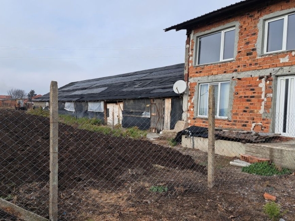 Къща в с. Узунджово, Област Хасково - 500 кв.м за 60 €/кв.м - Снимка #1