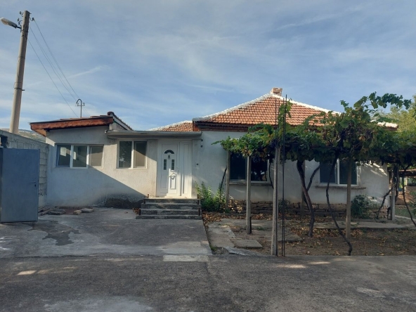 Къща в с. Гавраилово, Област Сливен - 120 кв.м за 400 €/кв.м - Снимка #1