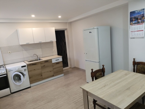 Дава се под наем Етаж от къща в Варна, Трошево - 40 кв.м за 204 € - Снимка #1