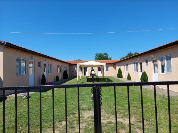 Дава се под наем Хотел в Бяла - 2000 кв.м за 15300 € - Снимка #1