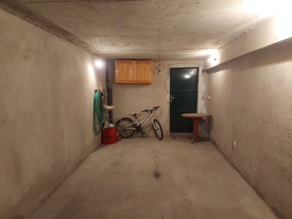 Дава се под наем Гараж / Паркомясто в Стара Загора, Център - 18 кв.м за 66.3 € - Снимка #1