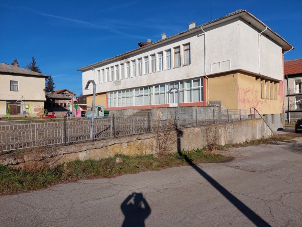 Магазин в Перник, Изток - 420 кв.м за 262 €/кв.м - Снимка #1