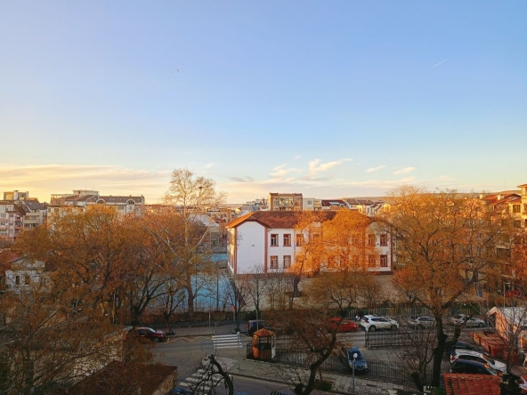 Дава се под наем Едностаен апартамент в Варна, Колхозен пазар - 27 кв.м за 280.5 € - Снимка #1