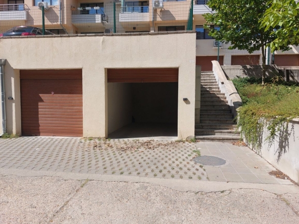 Дава се под наем Гараж / Паркомясто в Велико Търново, Акация - 18 кв.м за 61.2 € - Снимка #1