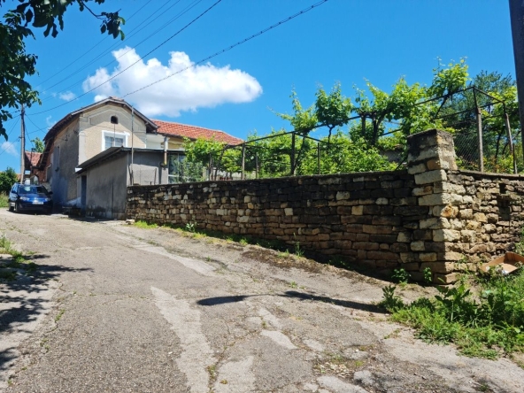 Къща в София, Левски Г - 120 кв.м за 298 €/кв.м - Снимка #1