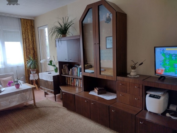 Тристаен апартамент в Добрич, Христо Ботев - 87 кв.м за 880 €/кв.м - Снимка #1