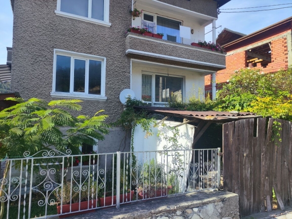 Дава се под наем Етаж от къща в Велинград - 120 кв.м за 300 € - Снимка #1