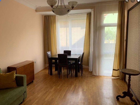 Дава се под наем Тристаен апартамент в София, Център - 90 кв.м за 799 € - Снимка #1