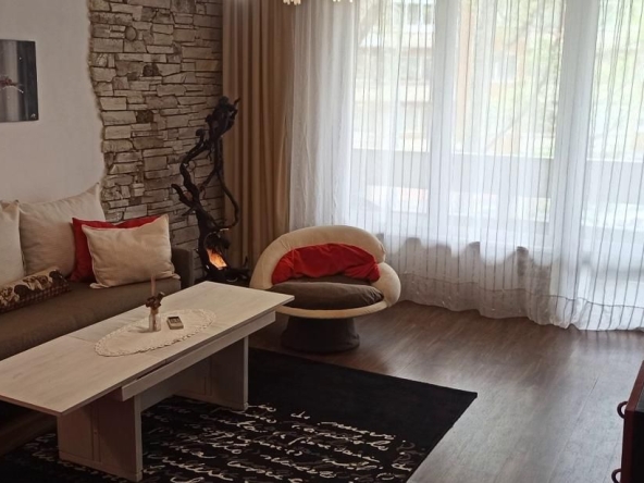 Дава се под наем Тристаен апартамент в Пловдив, Център - 100 кв.м за 510 € - Снимка #1