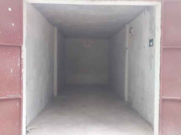 Дава се под наем Гараж / Паркомясто в Казанлък - 34 кв.м за 102 € - Снимка #1