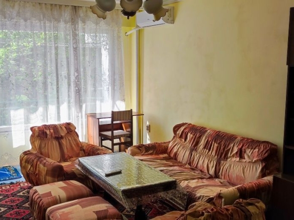 Дава се под наем Тристаен апартамент в Варна, Цветен квартал - 70 кв.м за 306 € - Снимка #1