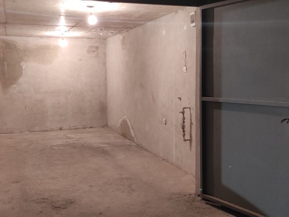 Гараж / Паркомясто в Велико Търново, Бузлуджа - 17 кв.м за 1648 €/кв.м - Снимка #1