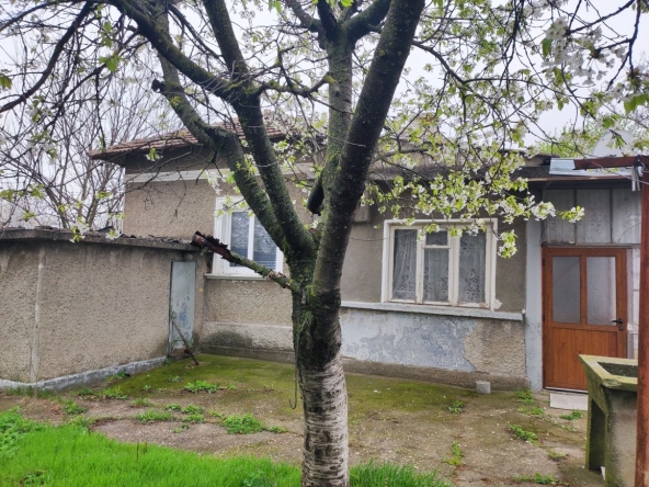 Къща в с. Беловец, Област Разград - 80 кв.м за 198 €/кв.м - Снимка #1