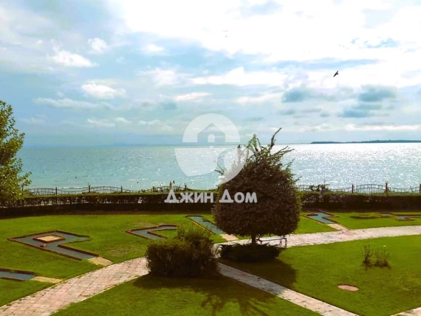 Двустаен апартамент в к.к. Елените - 60 кв.м за 1384 €/кв.м - Снимка #1