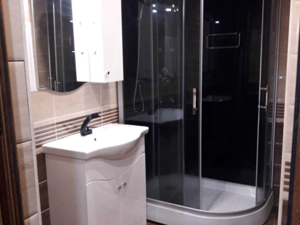 Дава се под наем Двустаен апартамент в Плевен, Идеален център - 70 кв.м за 408 € - Снимка #1