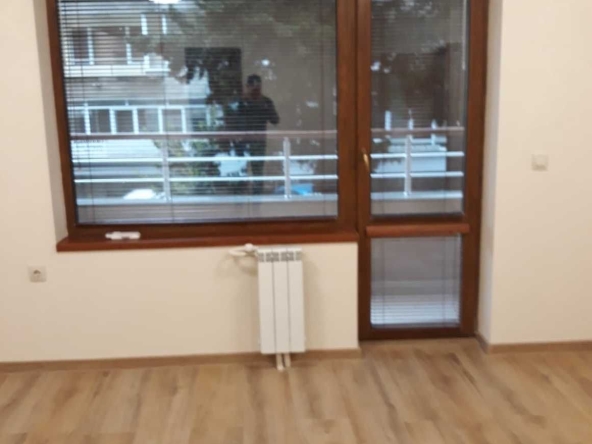 Дава се под наем Двустаен апартамент в Айтос - 76 кв.м за 561 € - Снимка #1