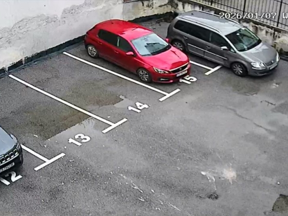 Дава се под наем Гараж / Паркомясто в София, Хладилника - 20 кв.м за 99.45 € - Снимка #1