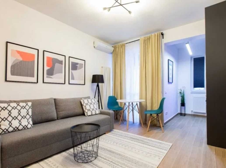 Дава се под наем  в Бургас, Братя Миладинови - 20 кв.м за 76.5 € - Снимка #1