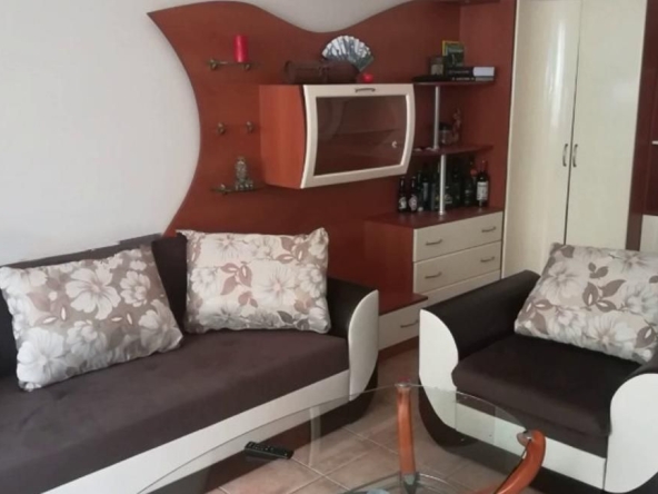 Дава се под наем Тристаен апартамент в София, Оборище - 100 кв.м за 750 € - Снимка #1