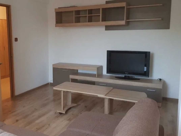 Дава се под наем Тристаен апартамент в Пловдив, Изгрев - 87 кв.м за 357 € - Снимка #1