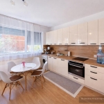 Дава се под наем Тристаен апартамент в Пловдив, Център - 60 кв.м за 598.23 € - Снимка #1